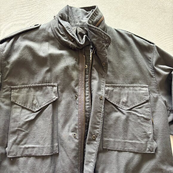 Vintage Men's Alpha Industries Black M-65 Cold Weather Field Jacket w/Epaulettes - Picture 2 of 16